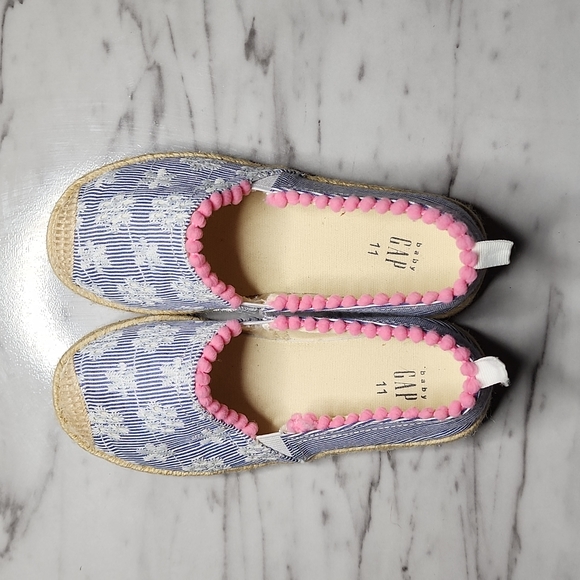 THREE PACK Girls Size 11 Shoes - Picture 4 of 7